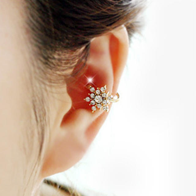 Diamond snowflake ear cuff