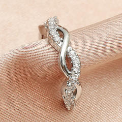Twiste diamond ear cuff