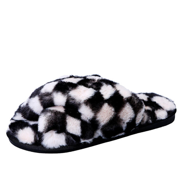 Fluffy checkered flat slippers