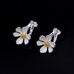 Daisy flower clip on earrings