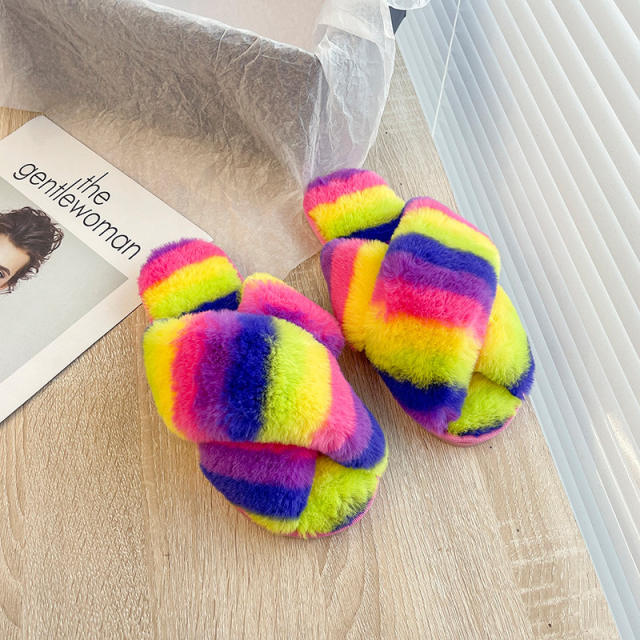 Fluffy slippers for women
