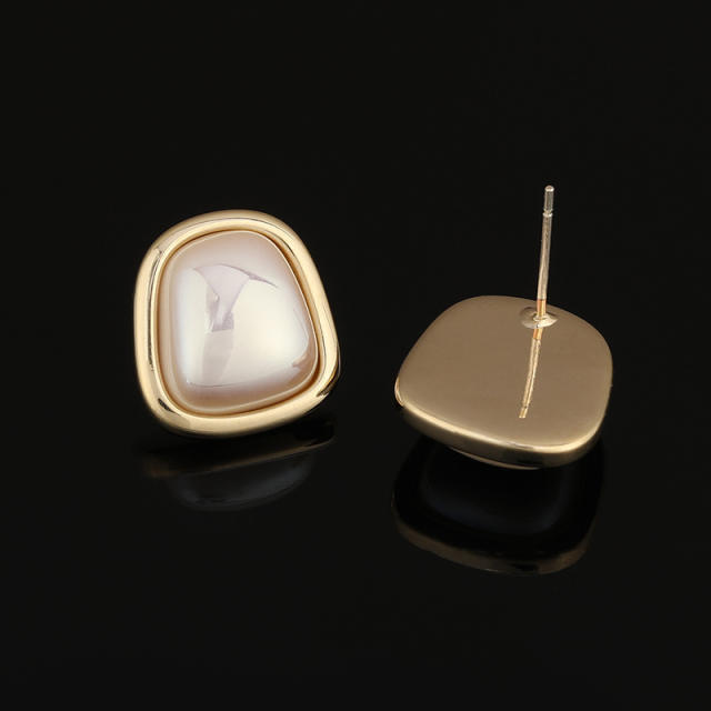 Geometric pearl clip on earrings