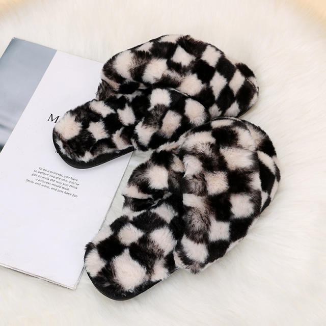 Fluffy checkered flat slippers