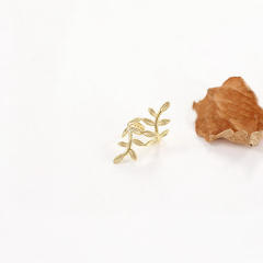 Leaf ear cuff