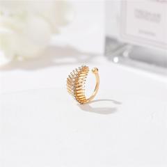Creative leaf ear cuff
