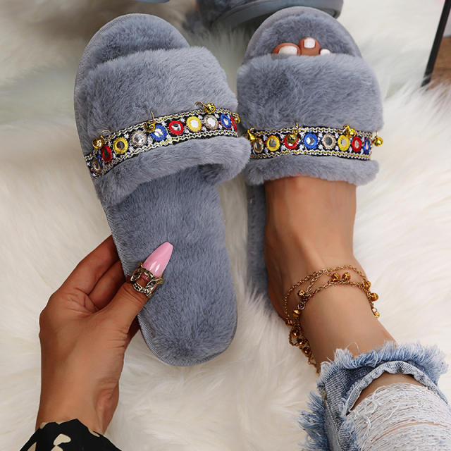 Fluffy flat slippers
