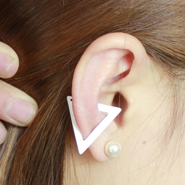 Triangle ear cuff