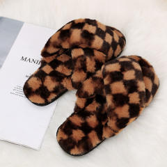 Fluffy checkered flat slippers