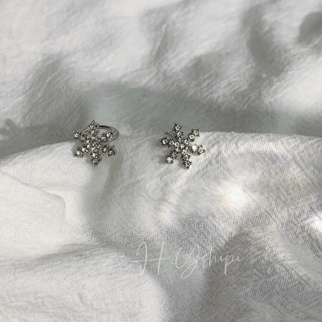 Diamond snowflake ear cuff
