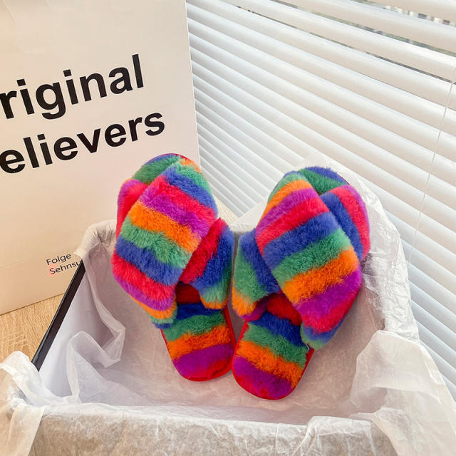 Fluffy slippers for women