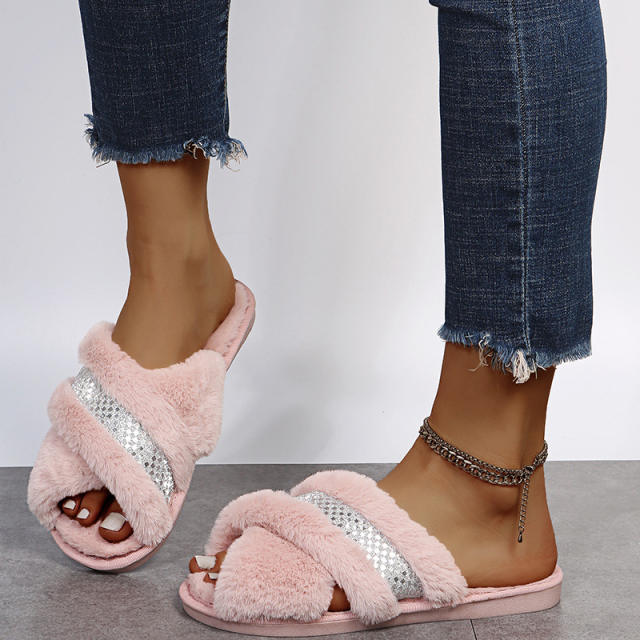 Fluffy flat slippers