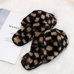Fluffy checkered flat slippers
