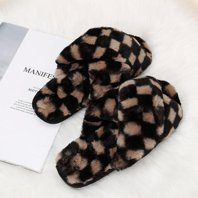 Fluffy checkered flat slippers