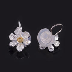 Daisy flower clip on earrings