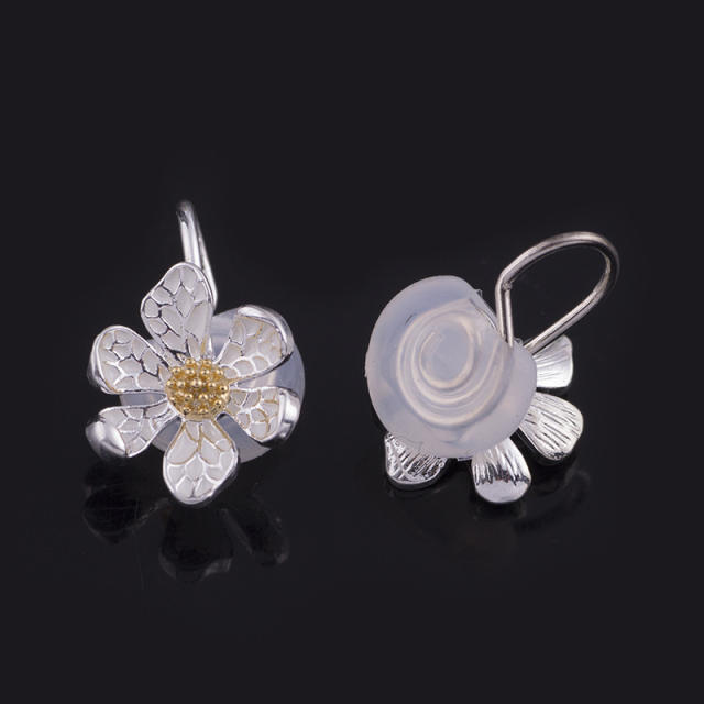 Daisy flower clip on earrings