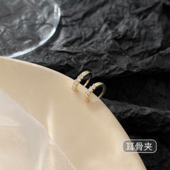 Cubic zirconia C- shaped diamond ear cuff