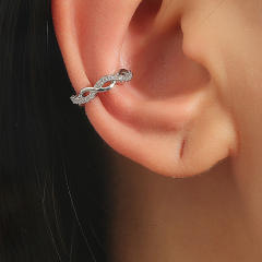 Twiste diamond ear cuff