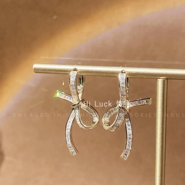 Tiktok same design cubic zircon bowknot huggie earrings
