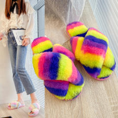Fluffy slippers for women