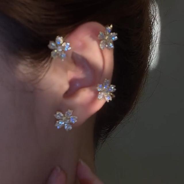 Delicate cubic zircon flower ear wrap