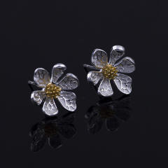 Daisy flower clip on earrings