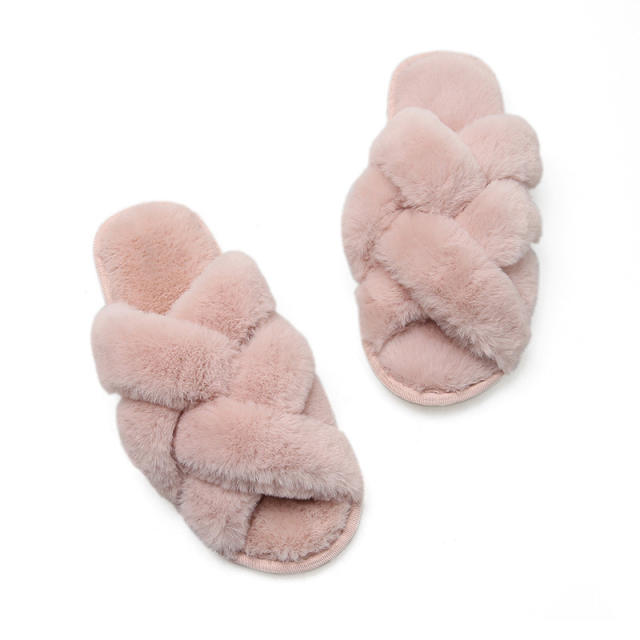 Fluffy slippers for women