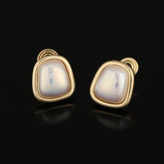 Geometric pearl clip on earrings