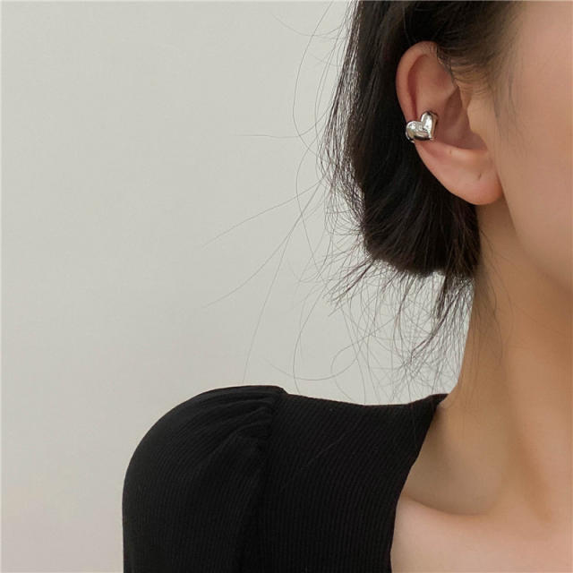 Diamond  heart-shaped ear cuff