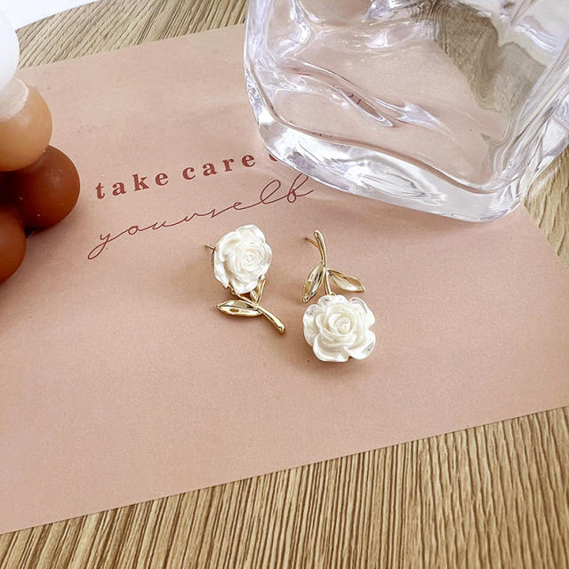 Beautiful Pearl Camellia asymmetric earrings