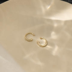 Cubic zirconia C- shaped diamond ear cuff