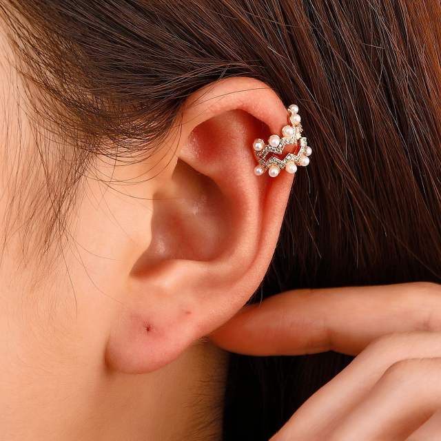 Pearl diamond beaded wave ear cuff