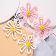 Natural hollow petal flower ear studs