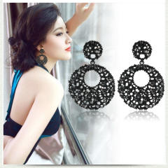 Hollow out black color rhinestong setting dangle earrings