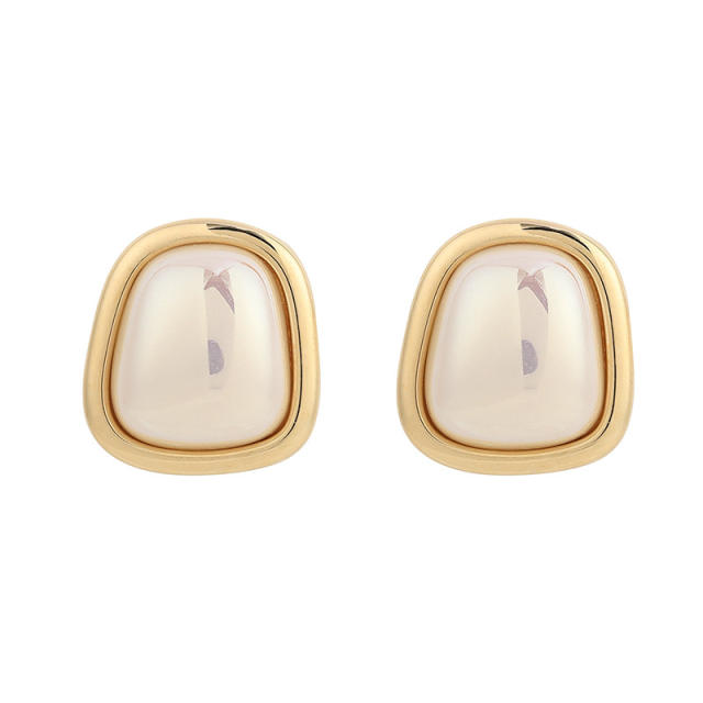 Geometric pearl clip on earrings