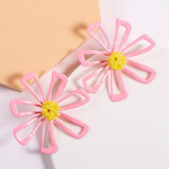 Natural hollow petal flower ear studs