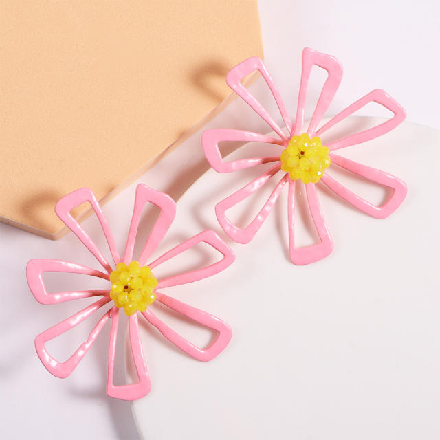 Natural hollow petal flower ear studs