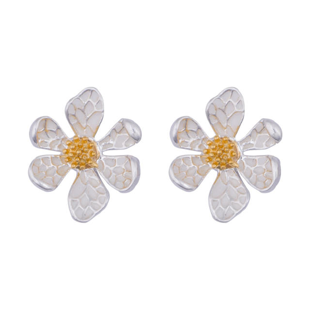 Daisy flower clip on earrings