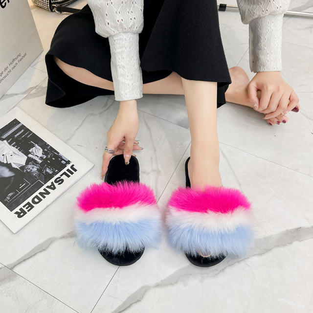 Striped pattern fluffy slippers