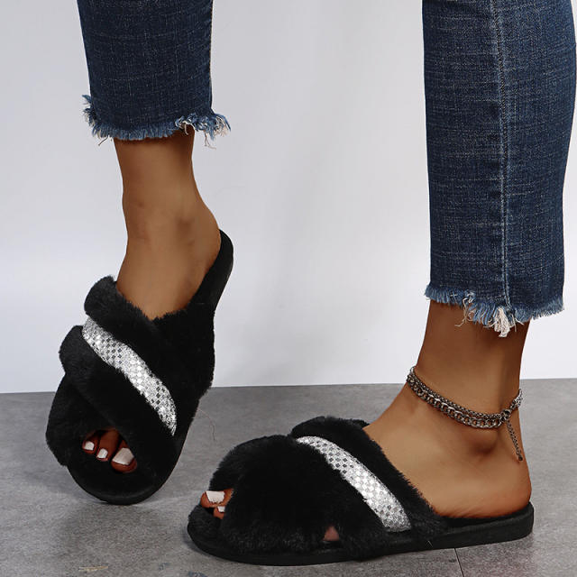 Fluffy flat slippers