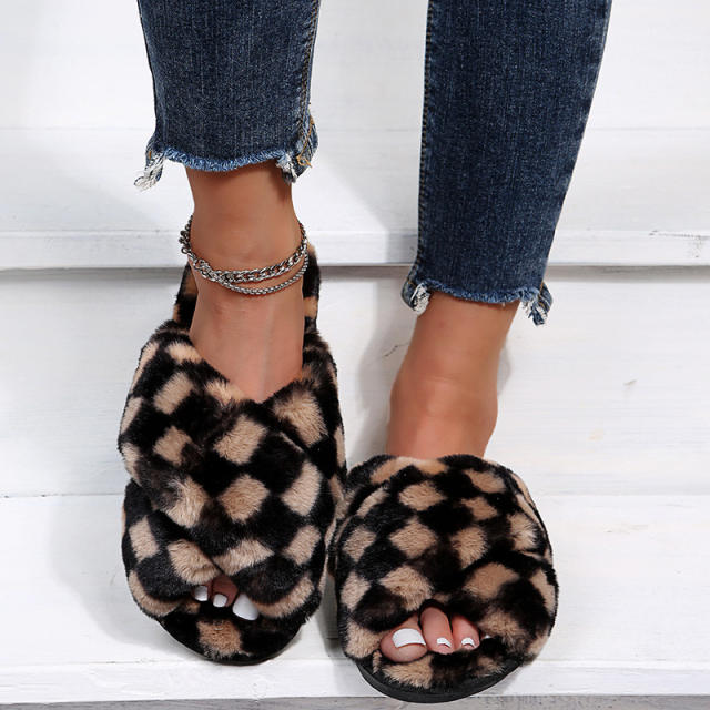 Fluffy checkered flat slippers