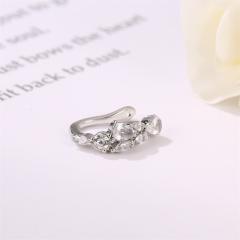 Diamond vine ear cuff