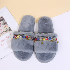 Fluffy flat slippers