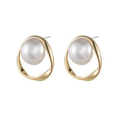 Pearl clip on earrings