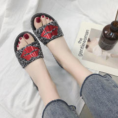 Sexy lips rhinestone slippers