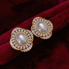 Vintage pearl ear studs earrings