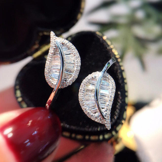 Delicate full diamond leaf shape wedding rings