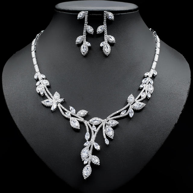 Elegant pave setting rhinestone leaf diamond necklace set