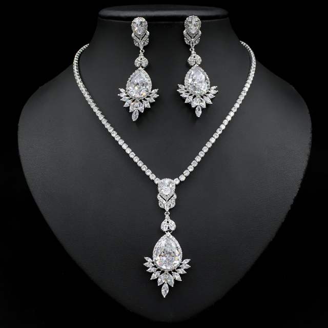 Luxury colorful diamond necklace set