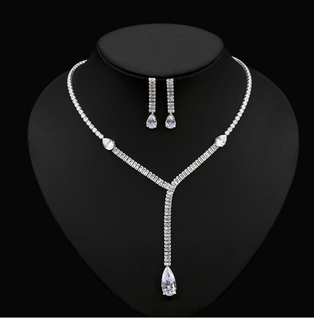Delicate colorful cubic zircon diamond necklace set