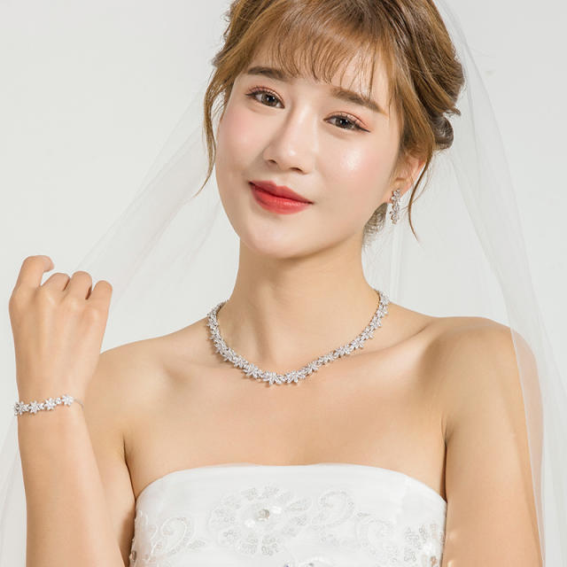 Luxury diamond necklace set for women